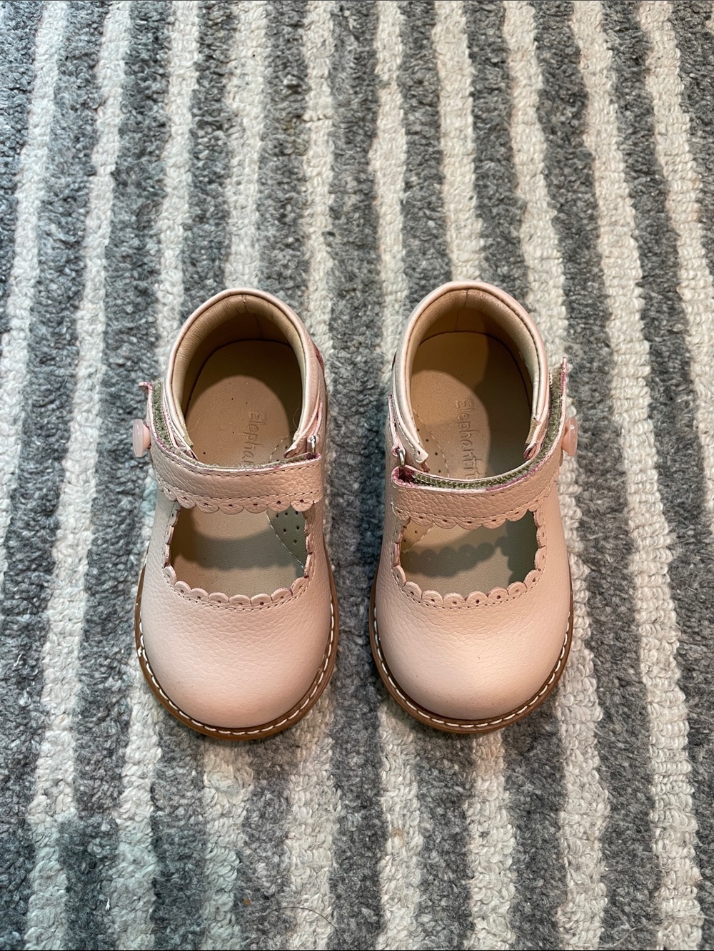 Elephantine Girls' Pink Mary Jane Shoes with Scalloped Trim - Picture 2 of 4